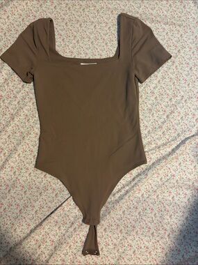 Babaton Brown Square Neck Short Sleeve Bodysuit